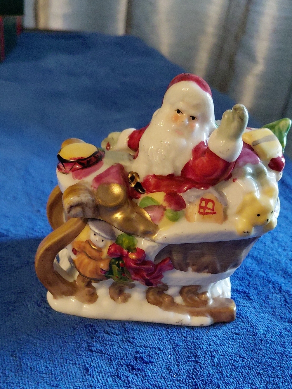 Holiday Santa Sleigh Ceramic Figurine/ Trinket Box